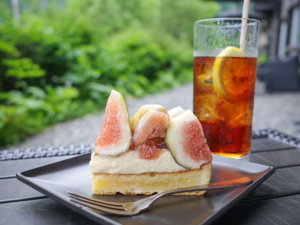 スイーツカフェ＆バー LOUNGEおすすめケーキ いちじくタルト