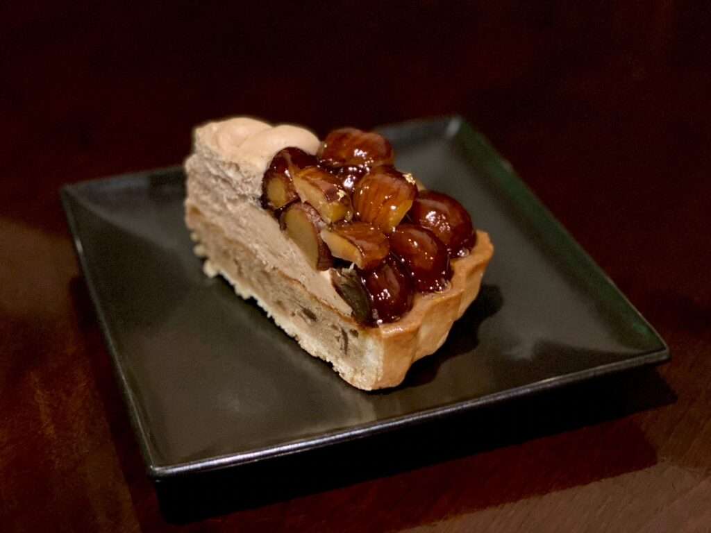 スイーツカフェ＆バー LOUNGEおすすめケーキメニュー：栗の渋皮煮タルト