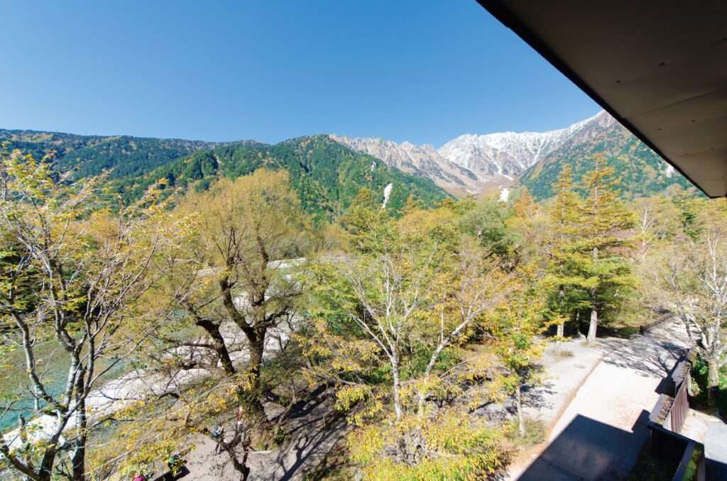 穂高連峰　上高地スイート　バルコニー　絶景 Hotaka Mountain Range Kamikochi-suite balcony Panoramic views of Kamikochi's beauty